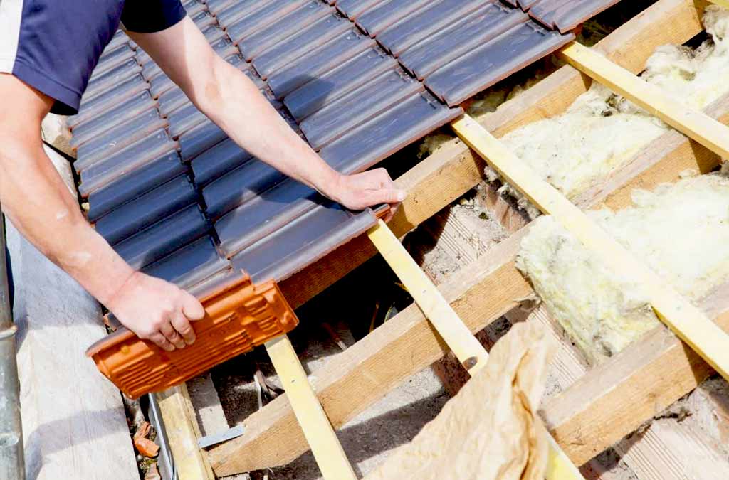 AVR RENOV GIRONDE : couvreur à Bordeaux 33 en Gironde (33) : Travaux de charpente, couverture, zinguerie, faîtage, Nettoyage démoussage et peinture hydrofuge toiture, étanchéité toit terrasse, ravalement peinture façade, petite maçonnerie, travaux d’intérieur