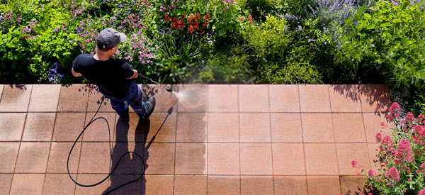 AVR RENOV GIRONDE : couvreur à Bordeaux 33 en Gironde (33) : Travaux de charpente, couverture, zinguerie, faîtage, Nettoyage démoussage et peinture hydrofuge toiture, étanchéité toit terrasse, ravalement peinture façade, petite maçonnerie, travaux d’intérieur