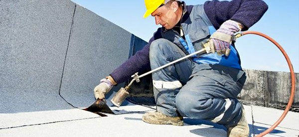 AVR RENOV GIRONDE : couvreur à Bordeaux 33 en Gironde (33) : Travaux de charpente, couverture, zinguerie, faîtage, Nettoyage démoussage et peinture hydrofuge toiture, étanchéité toit terrasse, ravalement peinture façade, petite maçonnerie, travaux d’intérieur